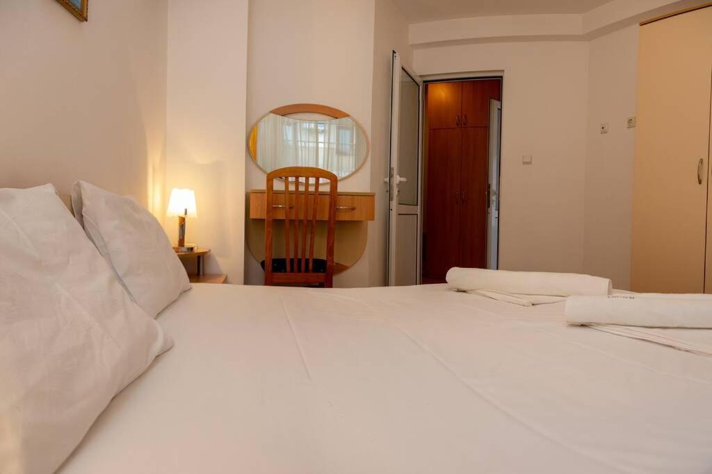Convenient 1-Bedroom Flat Next To Harmanite Beach Sozopol Exteriör bild