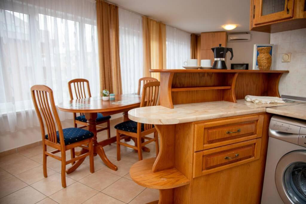 Convenient 1-Bedroom Flat Next To Harmanite Beach Sozopol Exteriör bild