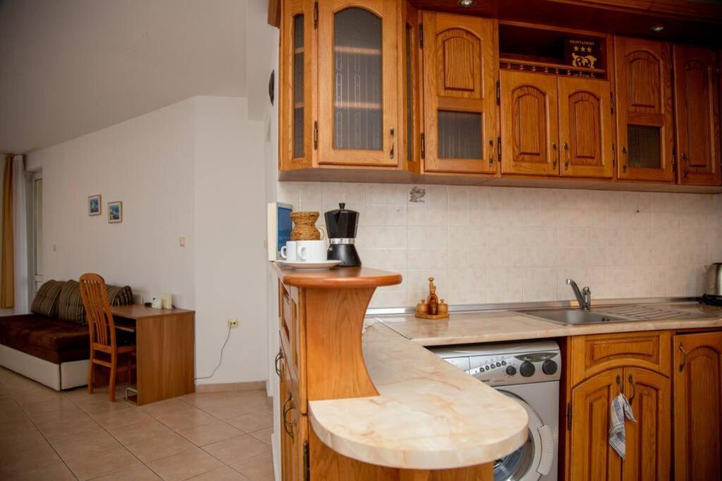 Convenient 1-Bedroom Flat Next To Harmanite Beach Sozopol Exteriör bild
